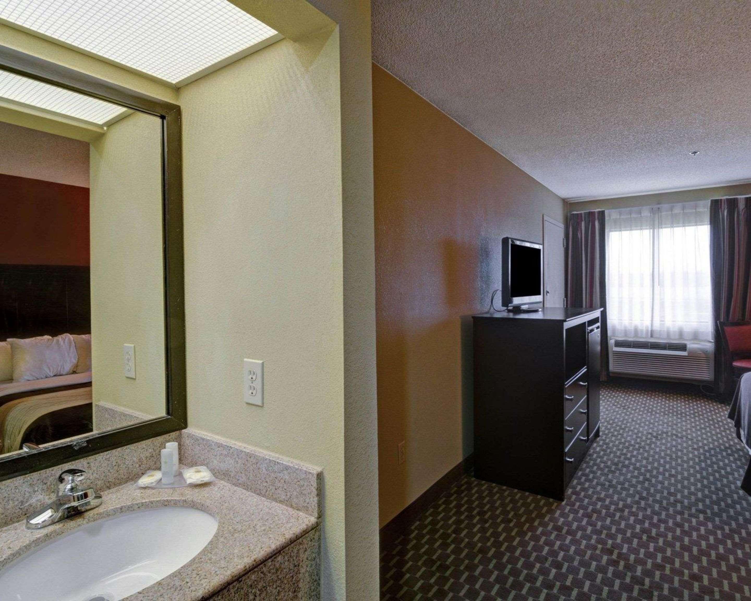 Quality Inn & Suites Pine Bluff Luaran gambar